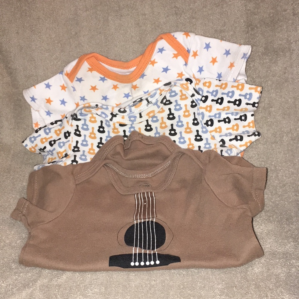 4/$10 Lot of 3 onsies 24 months